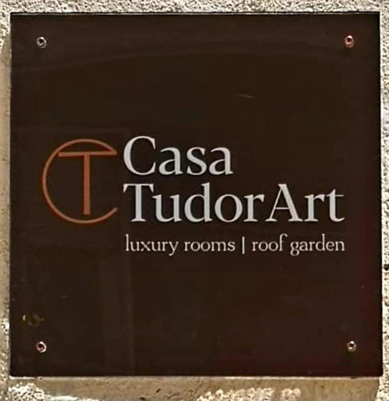מטרה Casa Tudor Art Luxury Rooms מראה חיצוני תמונה